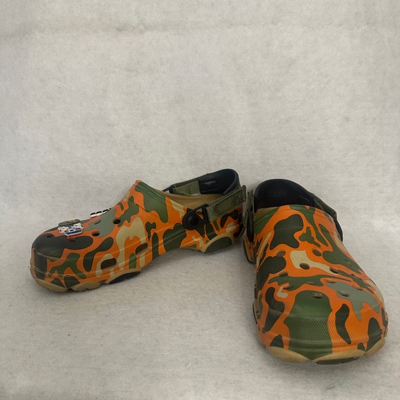 CROCS Shoes - Camo Crocs with Star Wars Charms Mens size 9 / Women's size 11 Gently worn